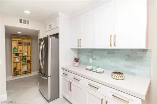 Photo #3: 2082786 Listing 