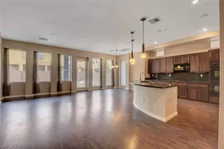 Photo #4: 2082798 Listing 