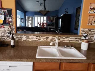 Photo #6: 2082806 Listing