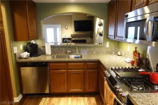 Photo #5: 2082897 Listing 