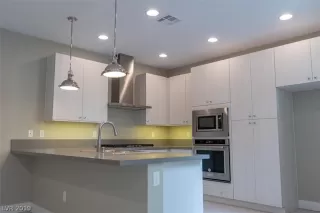 Photo #4: 2082905 Listing