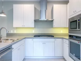 Photo #6: 2082905 Listing