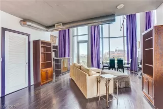 Photo #5: 2082924 Listing 