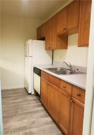 Photo #5: 2082927 Listing 