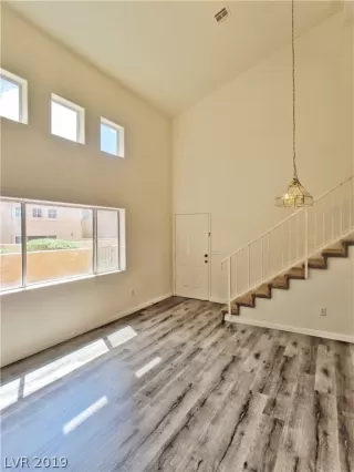 Photo #6: 2082938 Listing