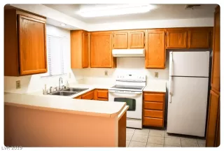 Photo #4: 2082954 Listing