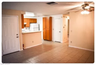 Photo #5: 2082954 Listing