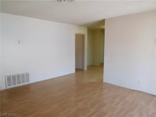 Photo #4: 2082960 Listing