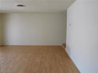 Photo #5: 2082960 Listing