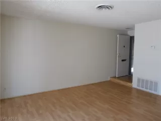 Photo #6: 2082960 Listing