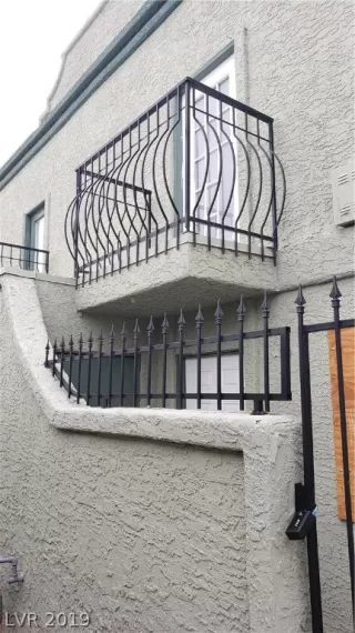 Photo #2: 2082979 Listing