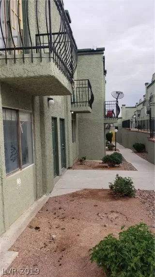 Photo #4: 2082979 Listing