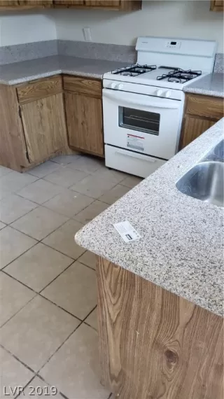 Photo #5: 2082979 Listing