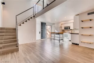 Photo #1: 2082995 Listing