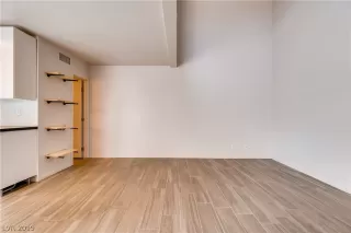 Photo #3: 2082995 Listing