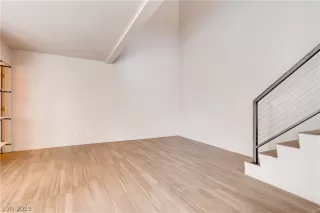 Photo #4: 2082995 Listing