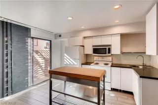 Photo #6: 2082995 Listing