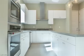 Photo #6: 2083000 Listing 