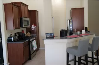 Photo #5: 2083001 Listing