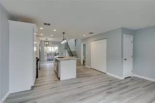 Photo #5: 2083132 Listing 