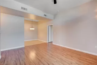 Photo #3: 2083201 Listing 