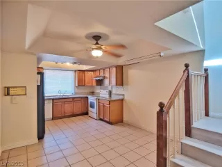 Photo #4: 2083341 Listing 