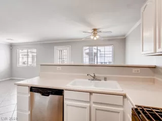 Photo #5: 2083342 Listing