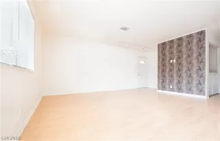 Photo #3: 2083384 Listing