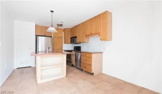 Photo #4: 2083384 Listing