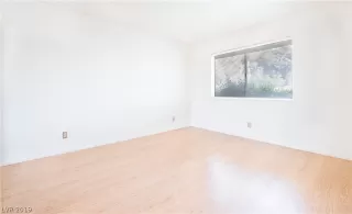 Photo #5: 2083384 Listing