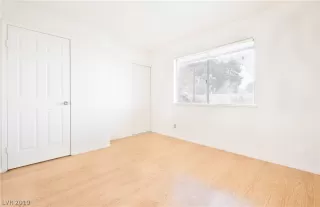 Photo #6: 2083384 Listing