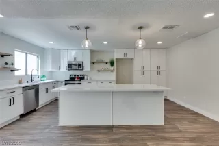 Photo #1: 2083400 Listing