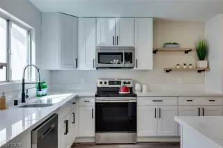 Photo #3: 2083400 Listing