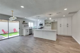 Photo #5: 2083400 Listing