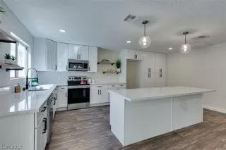 Photo #6: 2083400 Listing