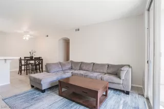 Photo #5: 2083428 Listing