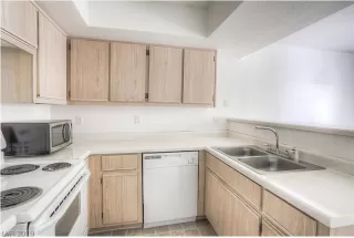 Photo #5: 2083737 Listing 