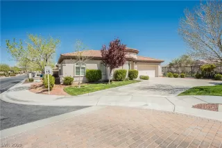 Photo #3: 2083755 Listing