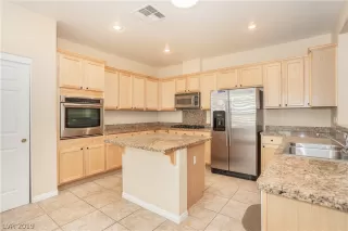 Photo #4: 2083755 Listing