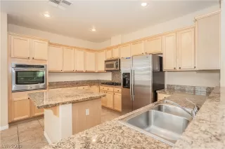 Photo #5: 2083755 Listing