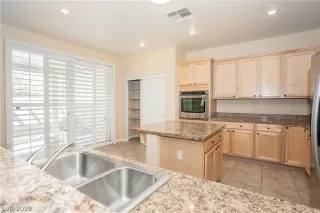 Photo #6: 2083755 Listing