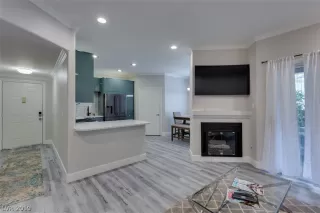 Photo #5: 2083783 Listing 