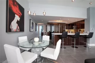 Photo #4: 2083804 Listing