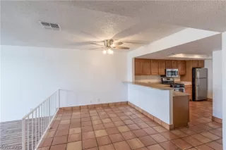 Photo #4: 2083845 Listing