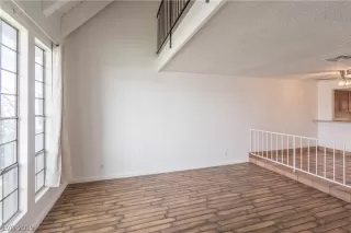 Photo #5: 2083845 Listing