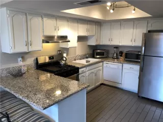 Photo #3: 2084031 Listing 