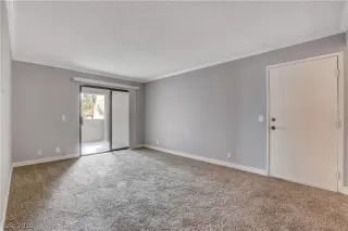 Photo #4: 2084032 Listing