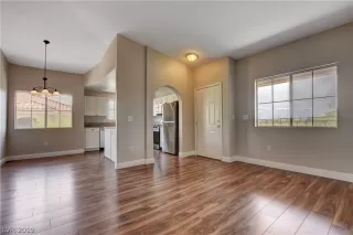 Photo #5: 2084212 Listing