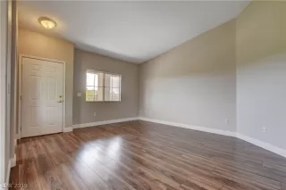 Photo #6: 2084212 Listing