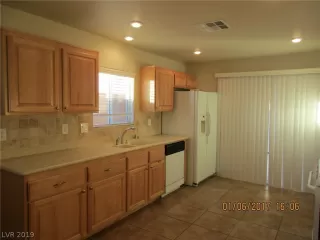 Photo #3: 2084243 Listing